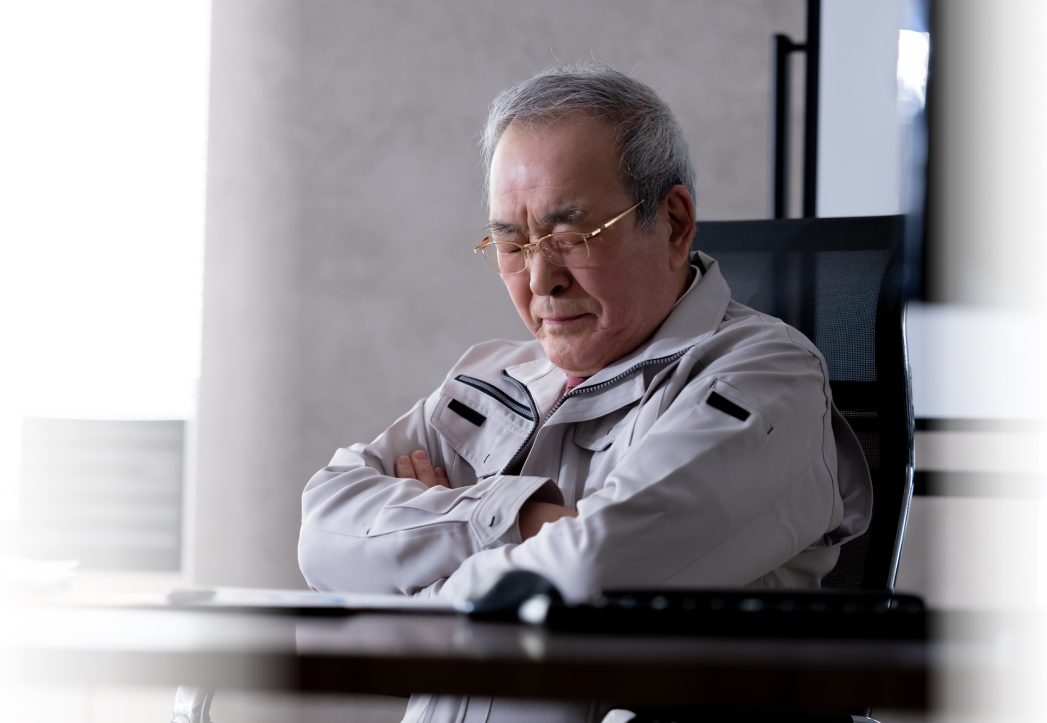 悩む現場の担当者